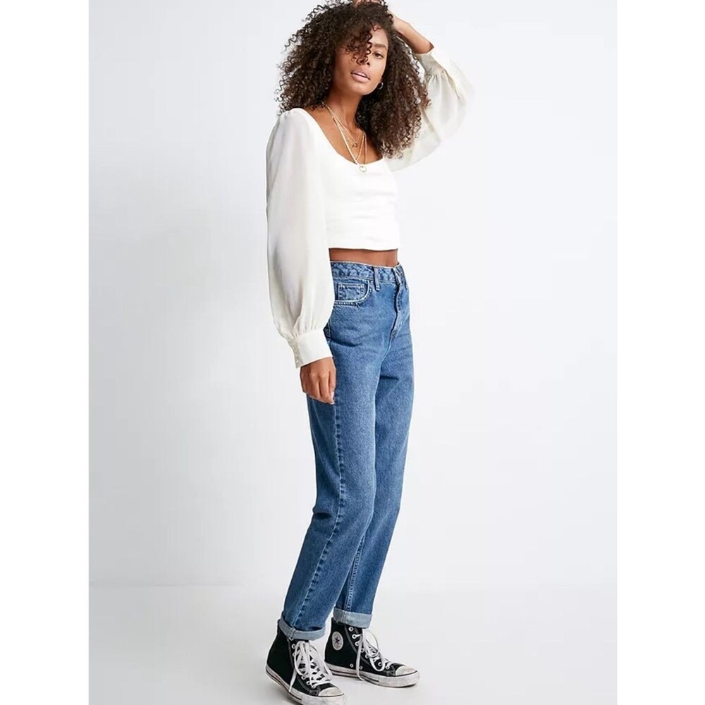 BDG Mid-Blue high rise MOM Jeans Size 26 Waist Inseam 29